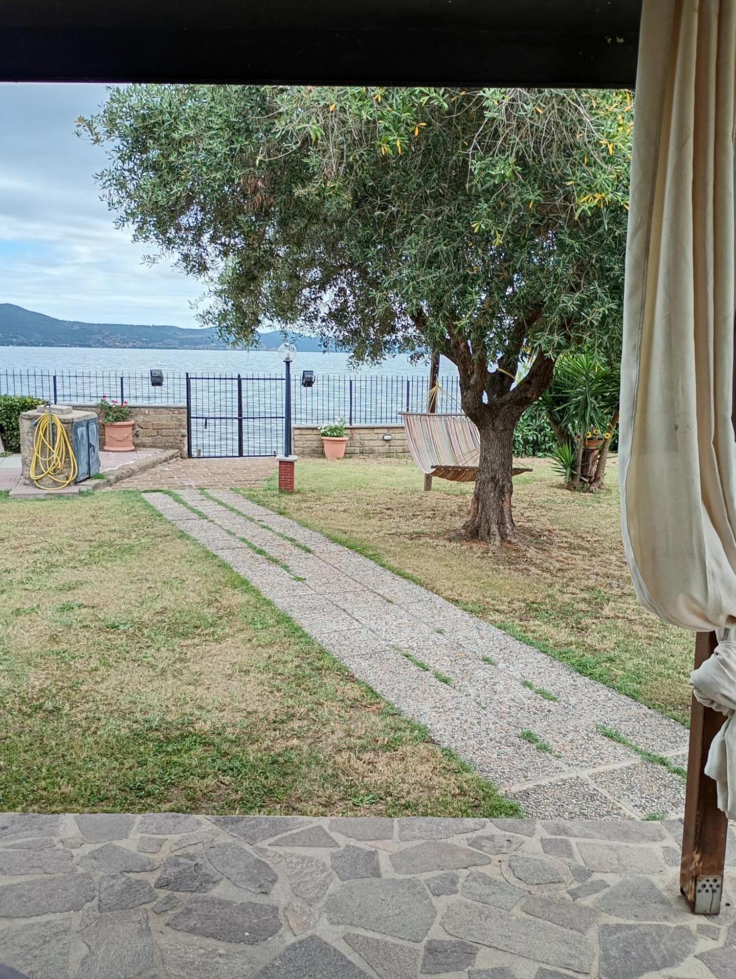 Independent Villa With Private Beach On The Lake Bracciano  Dış mekan fotoğraf
